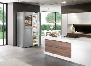 Vinoteca Liebherr SBSes 8486 puerta abierta