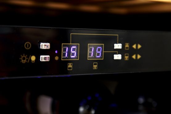 Vinoteca La Sommeliere CVDE46 2T display interior