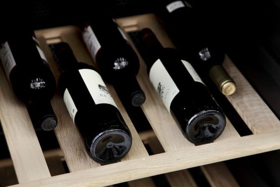 vinoteca la sommeliere VIP160 frontal 147 botellas capituladas