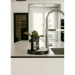 Vinoteca Mquvee 70DNegro Antracita ambiente