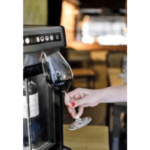 Wineemotion MIA 2 botellas dispensando