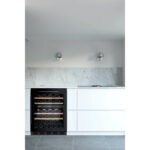 Vinoteca Cavin 60D 2T Negra ambiente